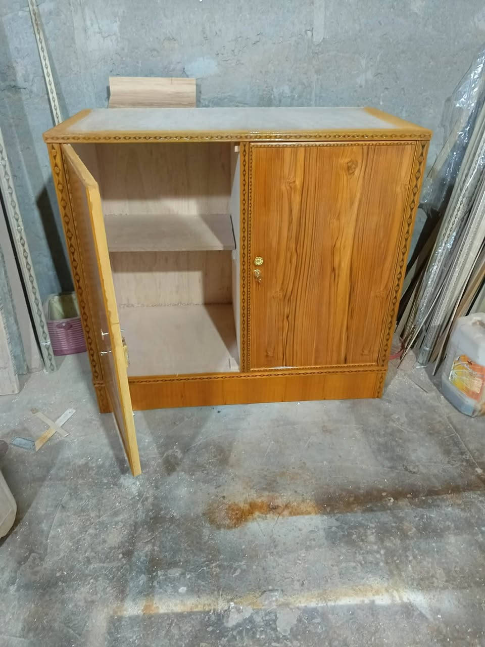 السلام عليكم بوفيه للبيع شرط تزكام درجة اولى جلخه مابيها مكان نجف سعر ب95 #الجميع #اشاره #متابعين


**إذا كنت صاحب هذا الإعلان وتريد حذفه لأي سبب، رجاءا أرسل رسالة إلى الدعم الفني**