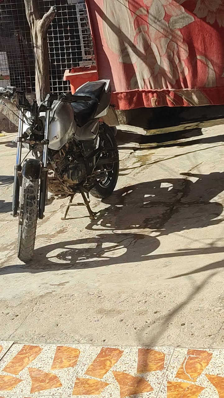 دراجة بولسر نضيفة لا كايمة لا تبخر كهربائيات شغالة هندر واحد تشتغل شوفت عينك سعر 650 الرقم ***********
