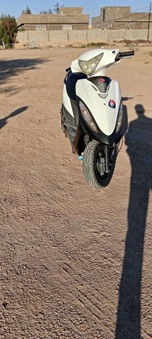 السلام عليكم
كامكو G4 للبع دراجه كامله وما ناقصها برغي 
سلف هندر نكره 
اشاير يمنه يسره
هورن عالي 
لايت عالي ناصي 
بنزات جدد
باتري جديد 
كفرات مختمه ختم واحد 
سعر مناسب 375 وبيها مجال 
مكان طريق كربلاء نجف
الدراجه فقط مجفته تجفيت اصلي 
***********
