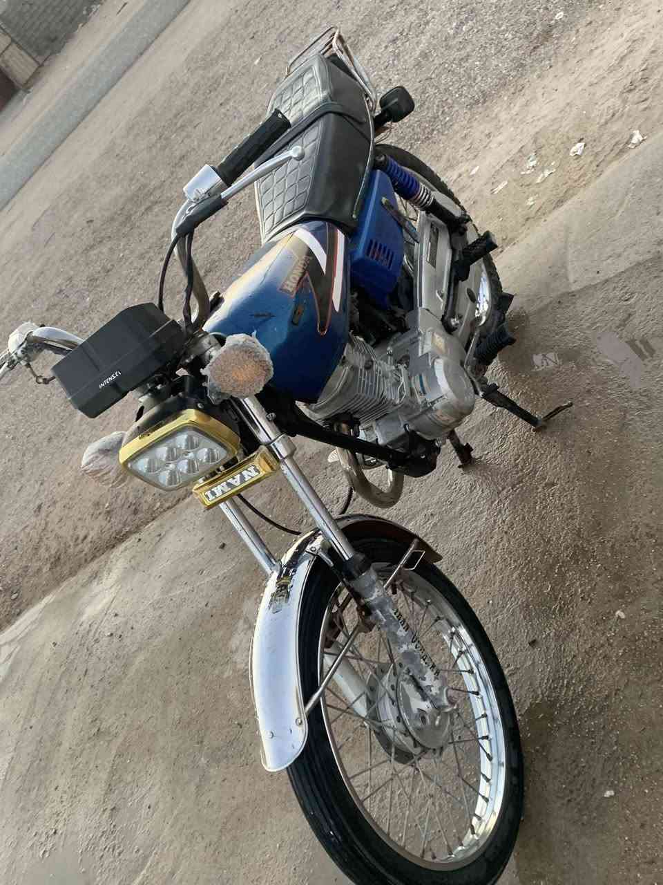 سلام عليكم دراجه إيراني
مكينه مكفوله 
كهربايته كله شغاله من طول الطول 
سعره 600 وبيه مجاله الشراي***********
