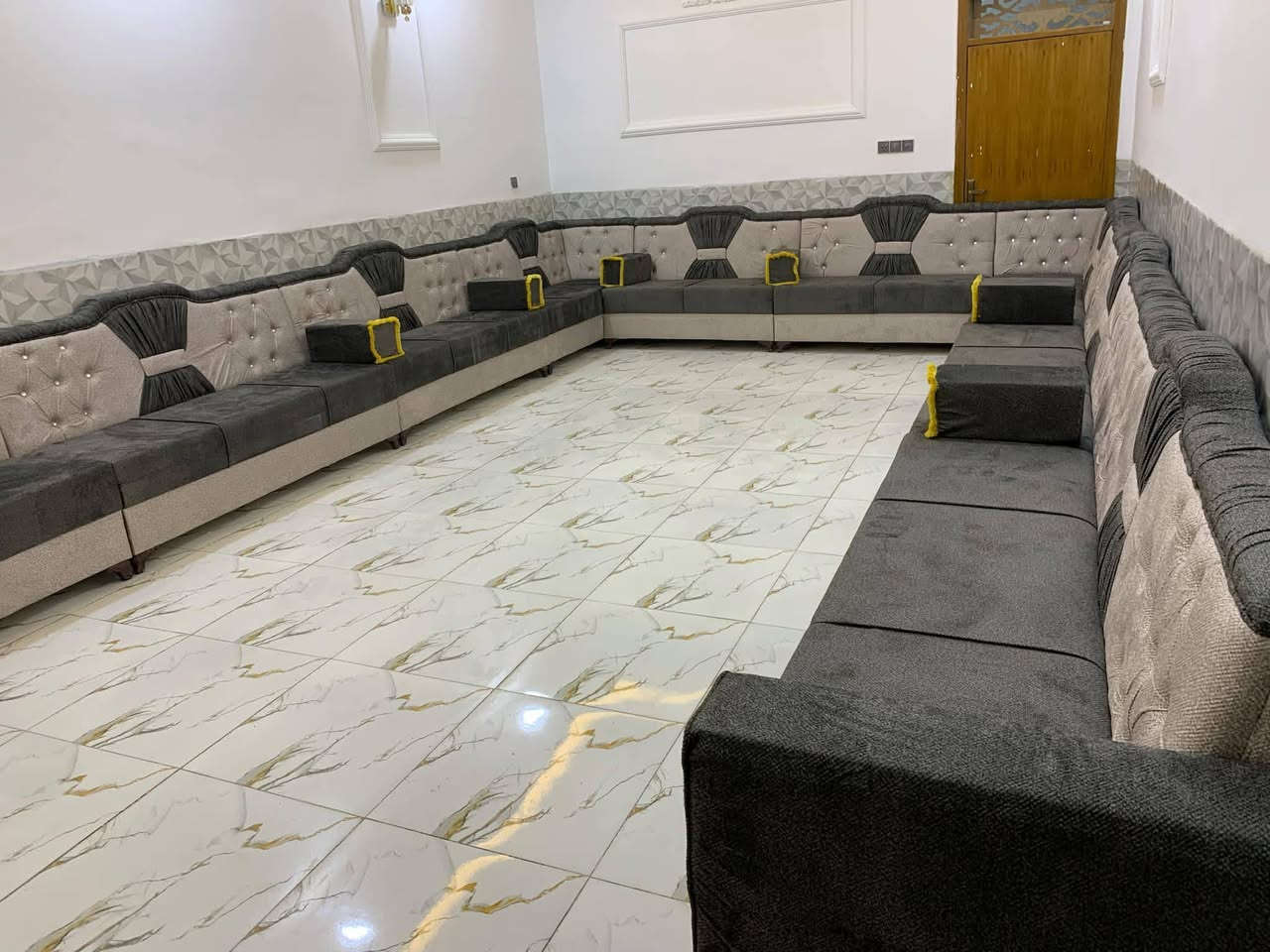 معمل علاء العزاوي التخم والديوان شغل تفصال درجه اول خشب  بلوك اسود وسفنج مميز قماش حسب اختيار الزبوان الاستفسار اتصال واتساب ***********العنوان مفرق السده مقبل حي البكر قرب مخبز بغداد شارع السيد ابراهيم يوجد قسط وتجديد التخم القديم
