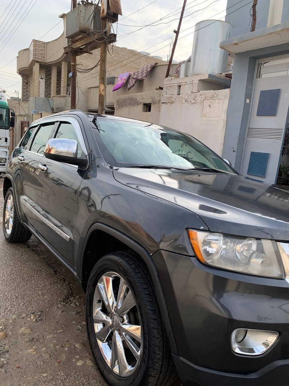 السلام عليكم جيب لاريدو  موديل 2011  امريكي رقم بغداد بسمي مشروع وطني
مواصفات نص فول
بصمه تشغيل
بصمه ابواب
كير 4نمره
محرك 6 سلندر 
مثبت سرعه 
تبريد
 قطعتين
نظام القياده
ايكو+سبورت
كشنات جلد 
ضخم ويلات كروم
مكان الموصل جانب الايمن
***********
السعر خاص
