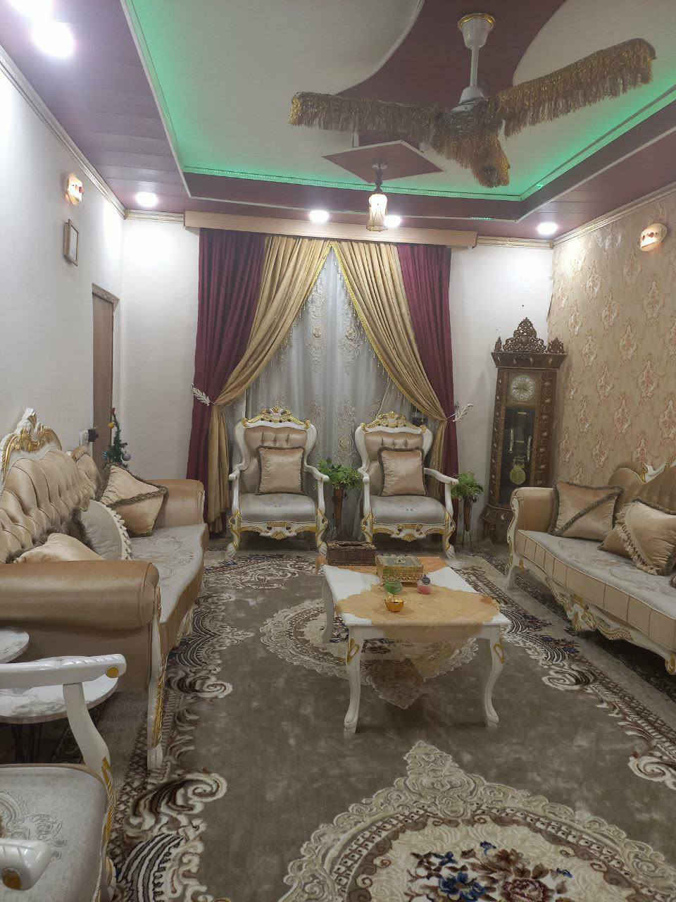 البيت للبيع قاطين مساحة 200 متر .(طابو صرف).العنوان كاطون الرحمه قرب جامع الأقصى خلف التجاري خلف مول المصطفى طابق الأول استقبال ومطبخ حار وبارد وصاله وغرفتين 2 نوم مع صيحات داخليه و خارجية طابق ثاني 3 غرف نوم مع صاله وصحيات خدمات عن قريب تكمل موقع البيت جداً ممتاز. يرهم مراوس بقطعه ارض حسب المكان استفسار اكثر ***********
