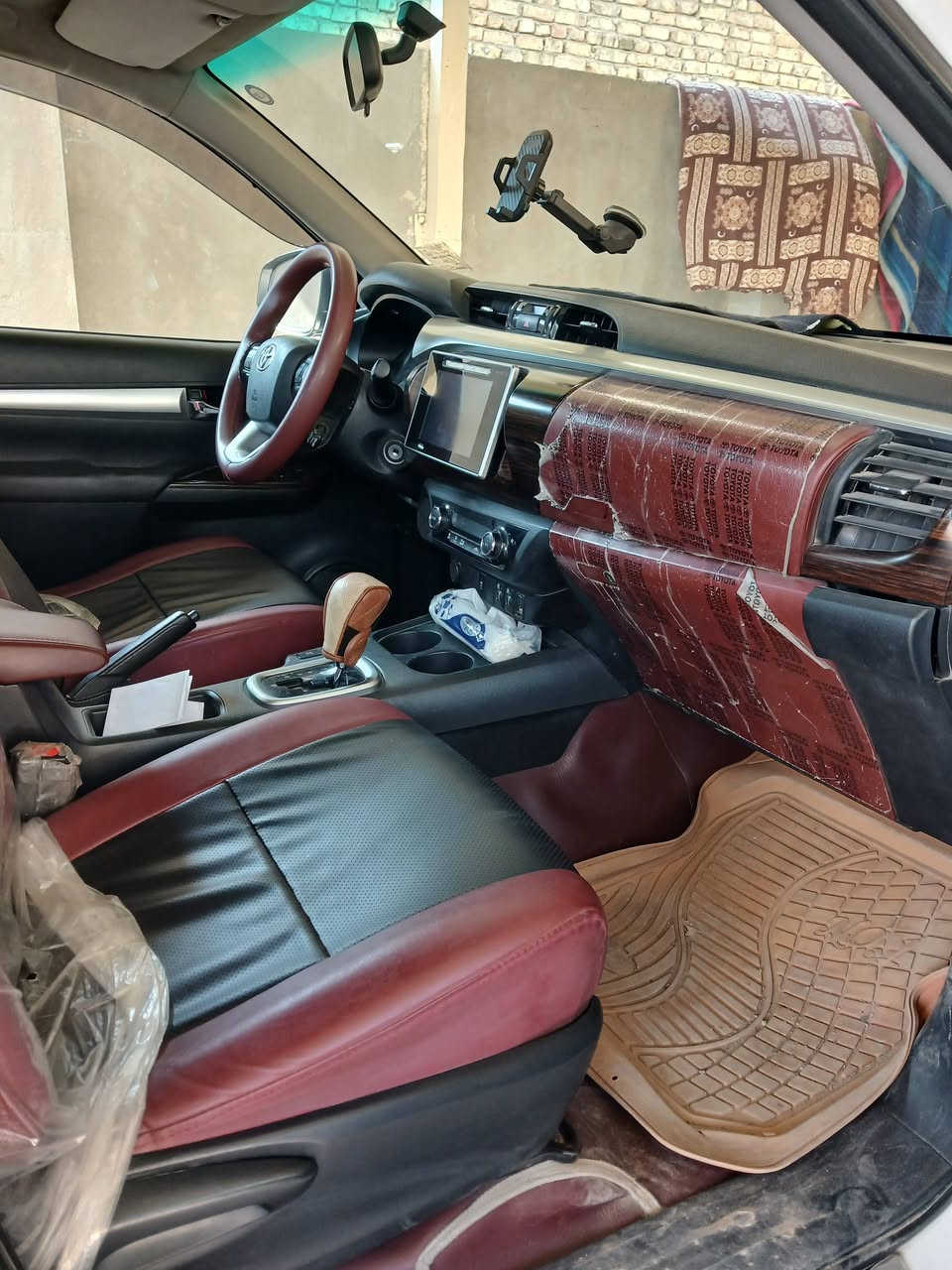 بيكم تيوتا هايلوكس موديل 2020 ناصي بأسمي شركة ساز ماشيه ١١١ الف كم رقم بغداد مشروع وطني السعر 265الشر اي يتصل بيه خير ويدلل ***********
