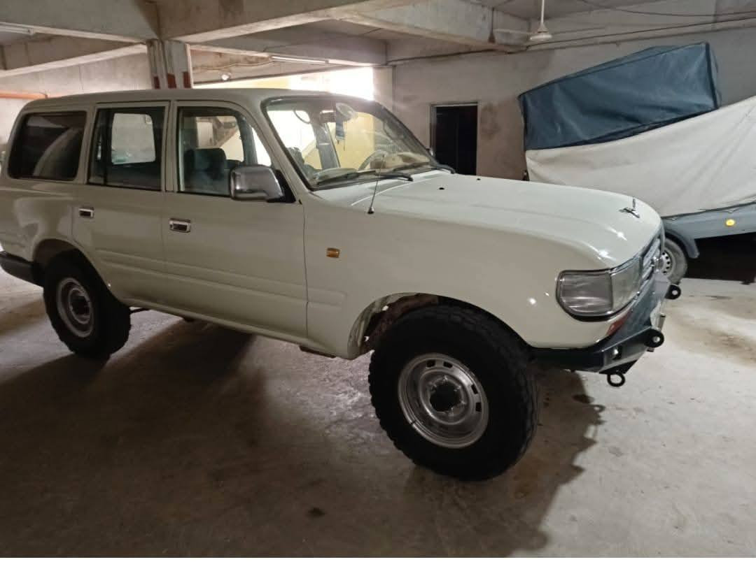 تۆیۆتا لاندکروز 1997 (لەیلا عەلەوی)
ئارمی پلاستیكی هەولێر 
مەكینە مۆنیكای كابلێتەر 
بەجوانی و پاکی ماوەتەوە 
هیچ مەسرەفێکی تێدا نییە 

سعر : لە کۆمێنت داوای بکە ڕاستەوخۆ بۆت دێت 🤖 

 
گێڕ و مەكینەی بە شەرت
هیچ کێشەیەکی تێدا نییە 

ژمارەی خاوەنەکەی 
***********
