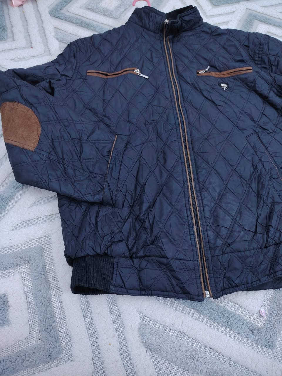 🔥 قمصلة كاجوال مميزة 🔥
قمصلة سوداء مطعّمة بشاموا قهوائي
نظافة 80٪

📏 القياس:
• الصدر 56 سم
• الطول 60 سم

💰 السعر: 12,000 دينار شامل التوصيل
📦 جاهزة للإرسال فورًا

📲 للتواصل واتساب: ***********

#ملابس_رجالي
#قمصلة
#سعر_مناسب
#توصيل_متوفر
