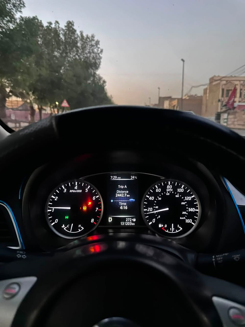 🚗 للبيع نيسان سنترا أمريكي 2016 SV

* الموديل: 2016
* الفئة: SV
* المحرك: 1.8.
* ناقل الحركة: أوتوماتيك CVT
* عدد الأسطوانات: 4 سلندر
* الوقود: بنزين
* المقاعد: 5
* المميزات:
    * تشغيل بصمة (Push Start)
    * دخول ذكي (Keyless Entry)
    * شاشة معلومات وترفيه
    * كاميرا خلفية
    * بلوتوث و USB و AUX
    * تحكم بالمقود
    * مثبت سرعة
    * جنوط ألمنيوم
    * مرايا وزجاج كهربائي
    * نظام ABS
    * وسائد هوائية
    * تكييف ممتاز
ماشية 131 الف كيلو 
بيها قطعتين جاملغ و بنيد و ملاحظات السيارة مثل ما موضحة بالصور و بيها طخة بخشم بالشاصي مرجع 100%
صدرها نص عمر 
السعر 92 و بيها مجال 
رقمها سليمانية شرط التحويل 

***********
