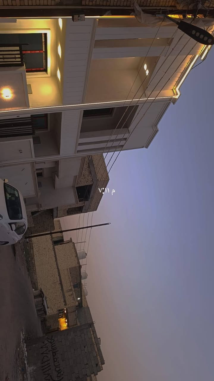 السلام عليكم 
للبيع بيت زيرو تحفه
بسعر مناسب بأسمي تنازل شركه
شبابيك المنيوم سلايت 
أبواب صاج تركي
 
غرفتين واسعه  ٤.٥ متر
مطبخ كبير ٦ متر
استقبال واسعه ٤.٥ متر
بيتونه كبيره 
بواري سبلت تقطير و ستلايت دفن
٥٠ متر 
الدوره خلف أفران الزيتون 
٥ دقايق عن الطابقين 
تبليط ماء كهرباء نت لباب البيت 
للأستفسار خاص او واتس ***********
