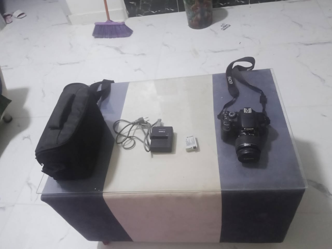 كاميرا للبيع عدسه 55 -18 شطر 6000 وراها بطاريه استبل والشاحن وشنطه 01227002861 المكان اسيوط- القوصيه


**إذا كنت صاحب هذا الإعلان وتريد حذفه لأي سبب، رجاءا أرسل رسالة إلى الدعم الفني**