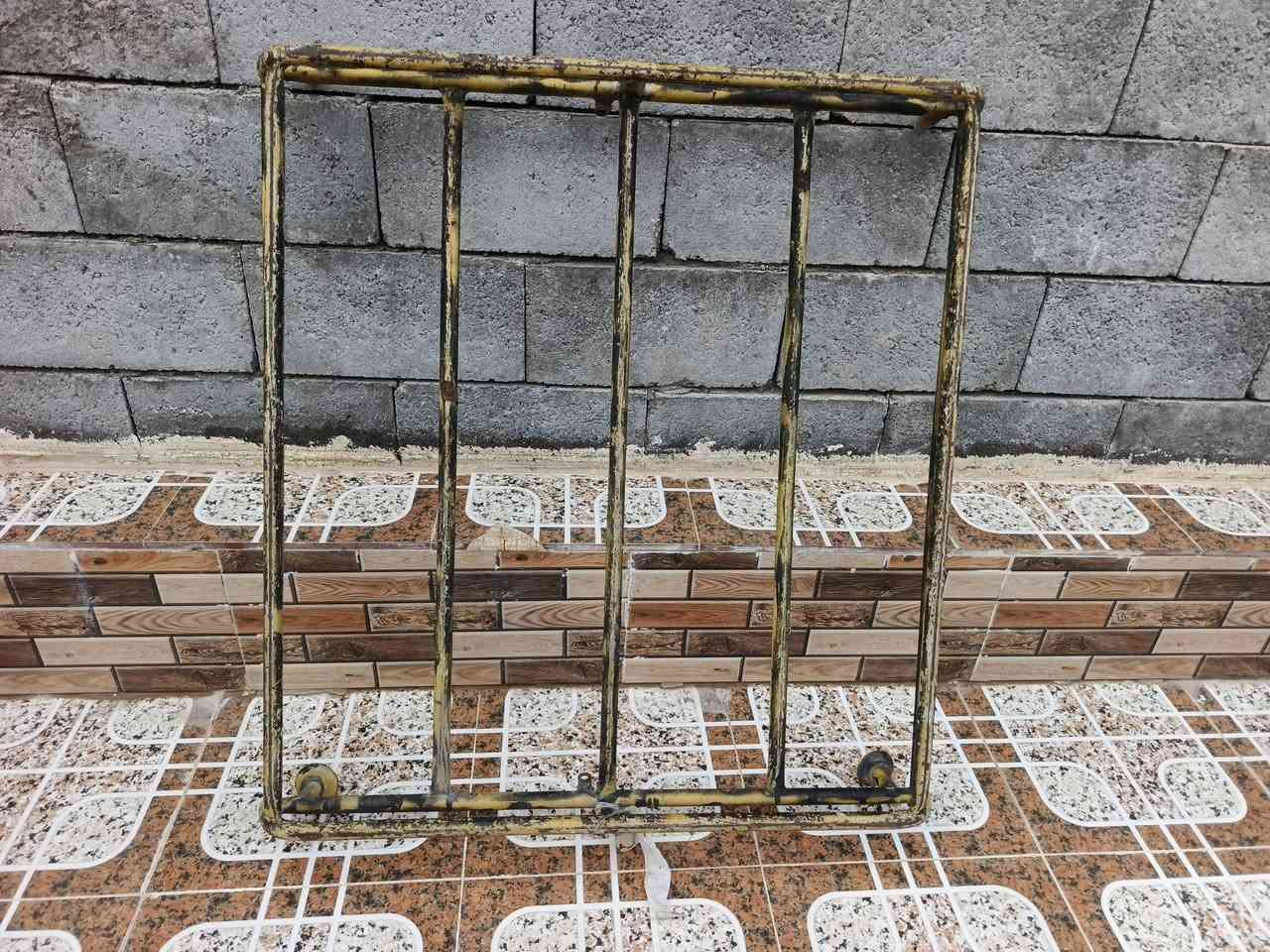 سوباية  للبيع سيارة صغيره وخدمية درجه اولى للاستفسار ***********
