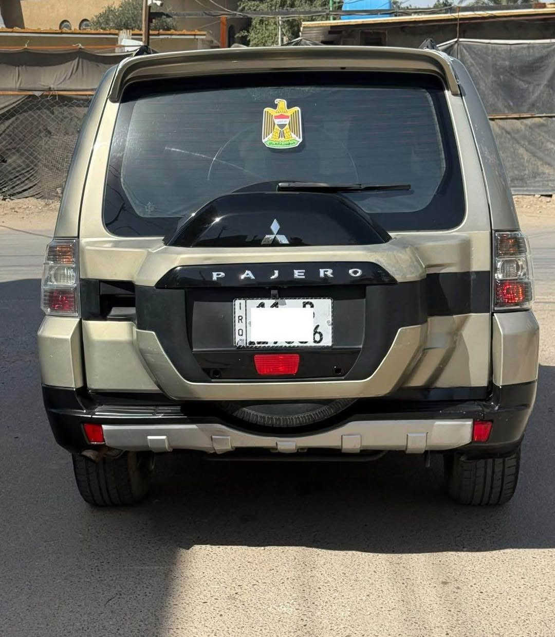 السلام عليكم 
باجيرو 2008 كويتي محدثه 2015 بجم وضهر بأسمي رقم جديد وهزه جديده مواصفات كويتي سبعه راكب ثلاث قطع تبريد تحكم ستيرن فور ويل شاشه بلوتوث كامره خلفيه سياره جاهزه كير ومحرك مكفولات صدر امامي وخلفي جديد تخم تاير جديد تبريد ثلج فور ويل شغال بدون نقص بيه صبغ جاملغ وبنيد فقط مكفوله مــن الحادث وبيه جراد بسيط بلقماره باقي السياره مكفول معروضه ( 112$ ) وبيه مجال بسيط مكاني بغداد الدوره للاستفسار *********** بغداد, العراق
