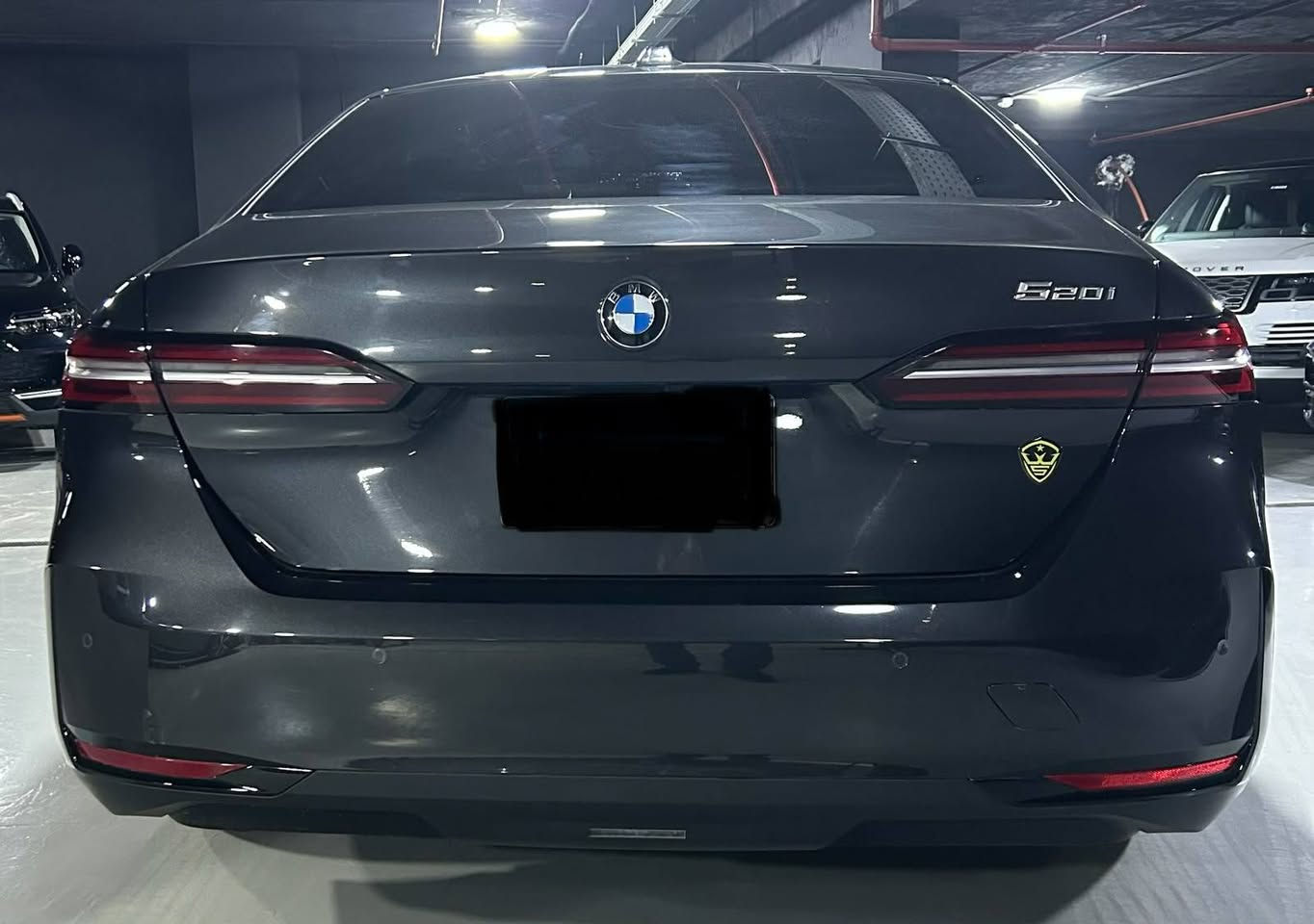 *BMW 520i Lux | موديل 2026*
- *اللون*: Sophisto Grey 
- *العداد*: 29,000 كم
- *الحالة*: بروتيكشن بالكامل
- *الرخصة*: سنة - مرور القاهرة
- *المعاينة*: التجمع الخامس
- *التقسيط*: متاح بأنظمة سداد مختلفة
- *للتواصل*: 01062000300


**إذا كنت صاحب هذا الإعلان وتريد حذفه لأي سبب، رجاءا أرسل رسالة إلى الدعم الفني**