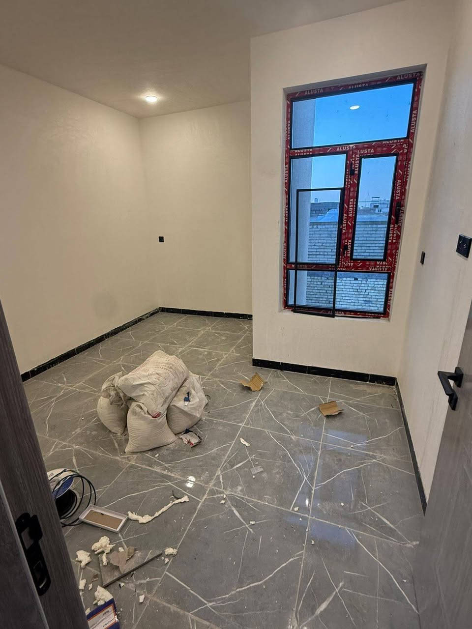 أرخص من هيجي🏠 عقار متلكه ع شارع 15متر أمامك ماكو جيران💯🏠
دار للبيع زيرو قيد الإنشاء
مساحه 50متر زيرو
يحتوي على 3طوابق 
3غرف نوم صحيات عدد 2 
صاله مطبخ بيت فول مواصفات 
واجه مرمر أرضيات مرمر
أبواب قاصه شبابيك المنيوم 
موقعه حي الجهاد ضباط شهداء يبعد عن شارع العام 10متر  بصف الركن 
الاستفسار اتصل 🗣📲📞***********
***********
زورو موقعنا الكائن حي الجهاد شارع 60 مجاور مدرسه طيور الجنة
