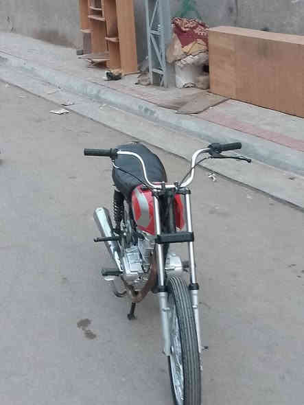 يالله سلام عليكم شباب دراجه للبيع دراجه مكينه شلامجه كفاله تعمير 2025 نقص مابيه سعر 550 وبيه مجال بصيط رقمي ***********
