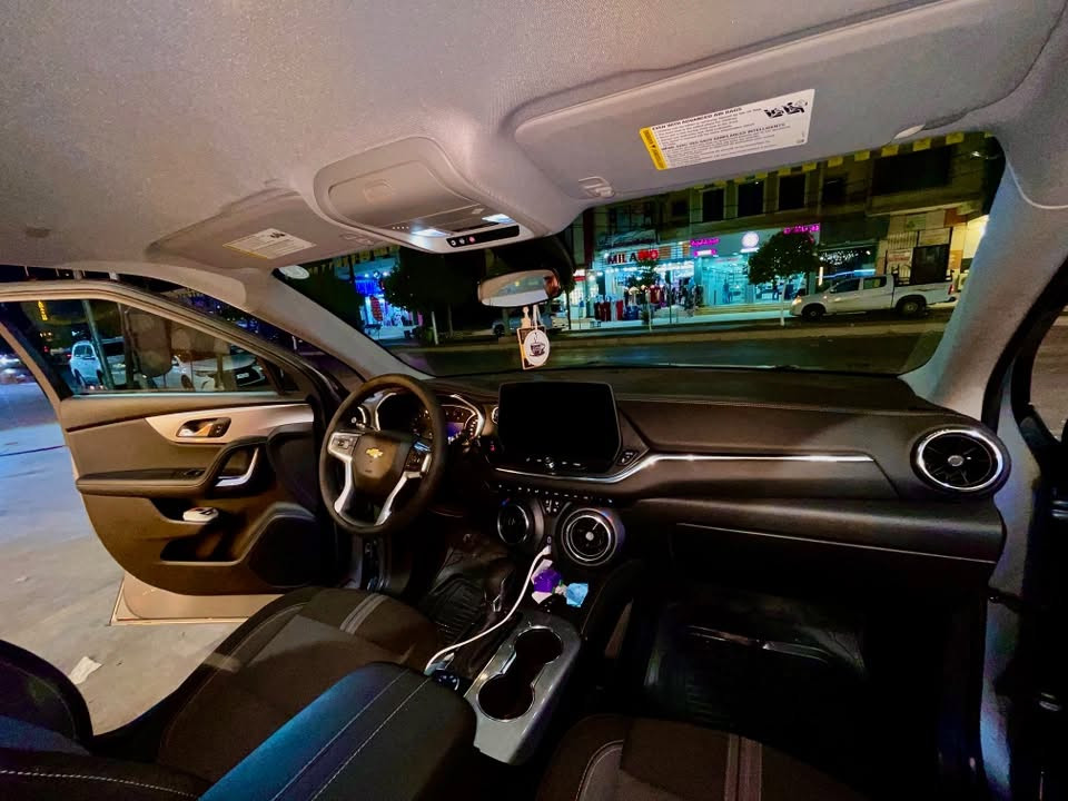 بلايزر
موديل 2023 
محرك 4سلندر 
السياره ماشيه 43000 مايل 
رقم دهوك 
بوند صبغ بدون ارباك بدون دواخل بدون نقص 
مكان دهوك 
السعر 235$  
***********

