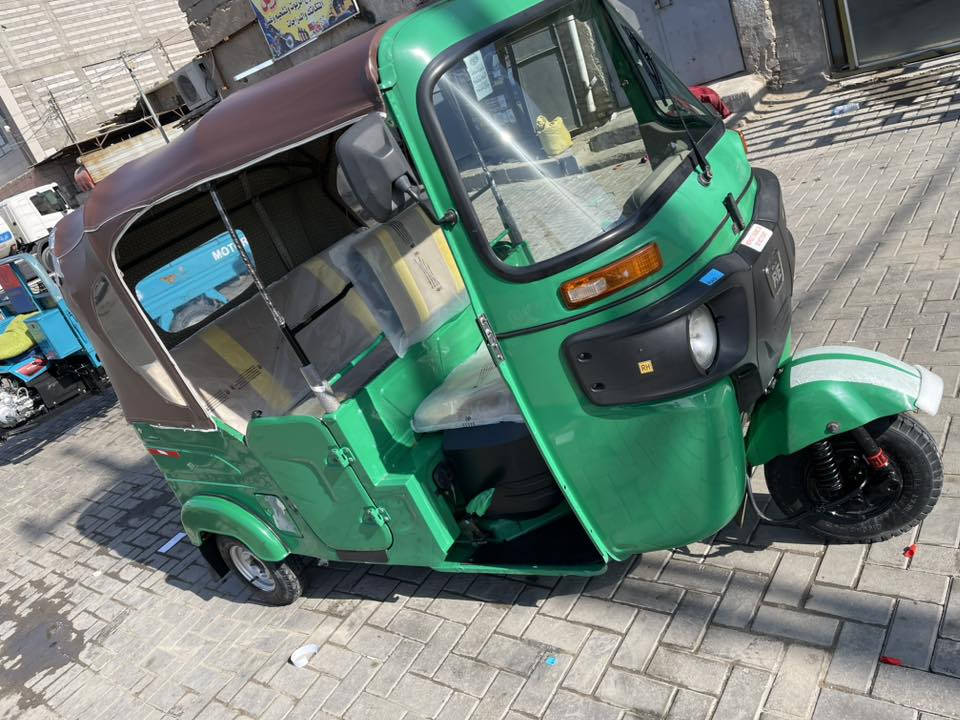 سلام عليكم تكتك بجاج مديل 2022رقم وسنويه تكتك نضيفه حلوه بديه كله مكفول مكينه ولفات لا تجفيت ولا شي سعره 8400بيه مجال قليل رقمي *********** عنواني 5ميل يم ساحت صلاه
