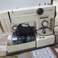 مكينة خياطة • اصلية • مستخدمة قليل