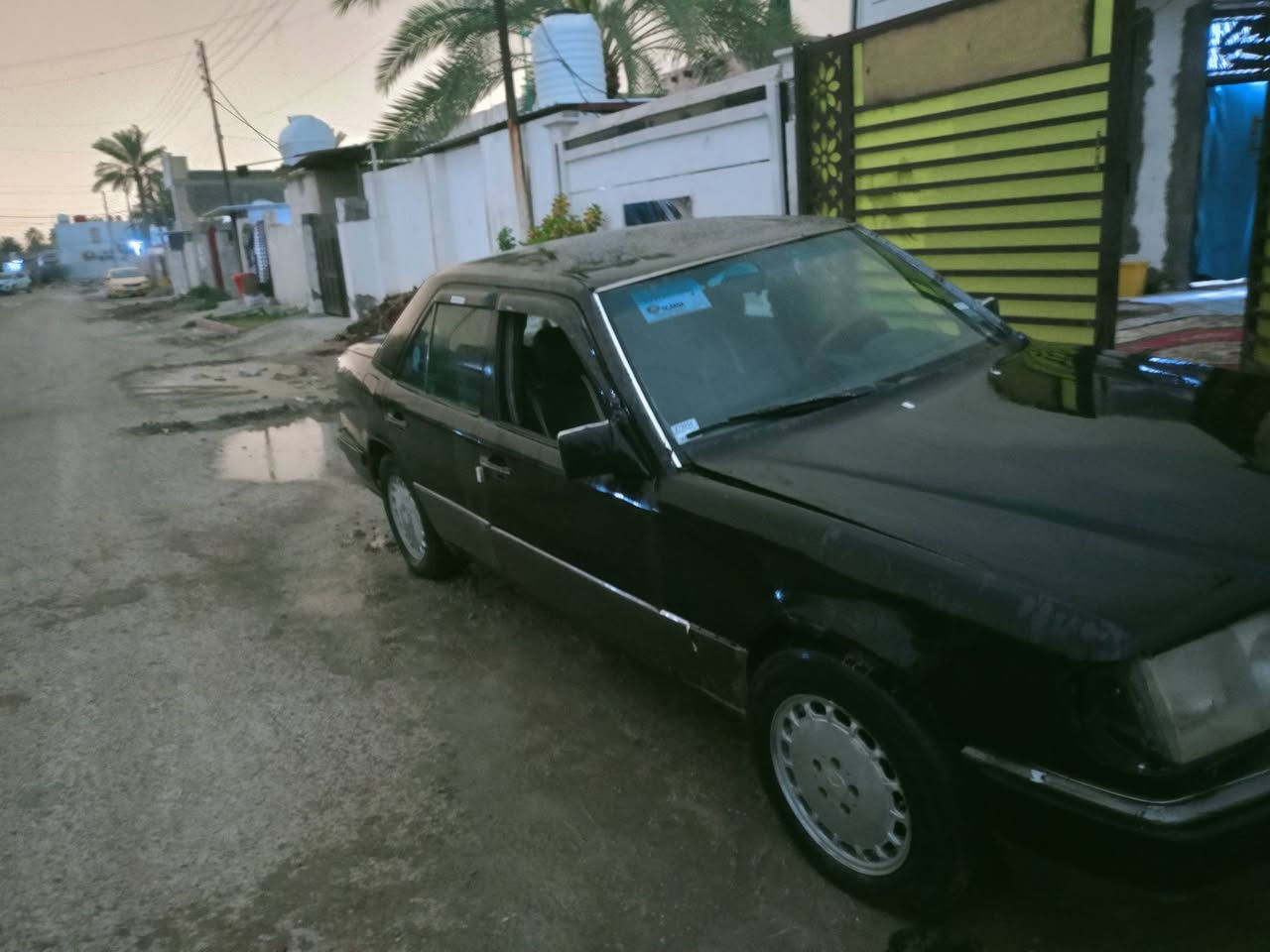 السلام عليكم مرسديس دوب تحويل مباشر سعر 28 وبيه مجال قليل عنوان محاويل رقم الهاتف ***********
