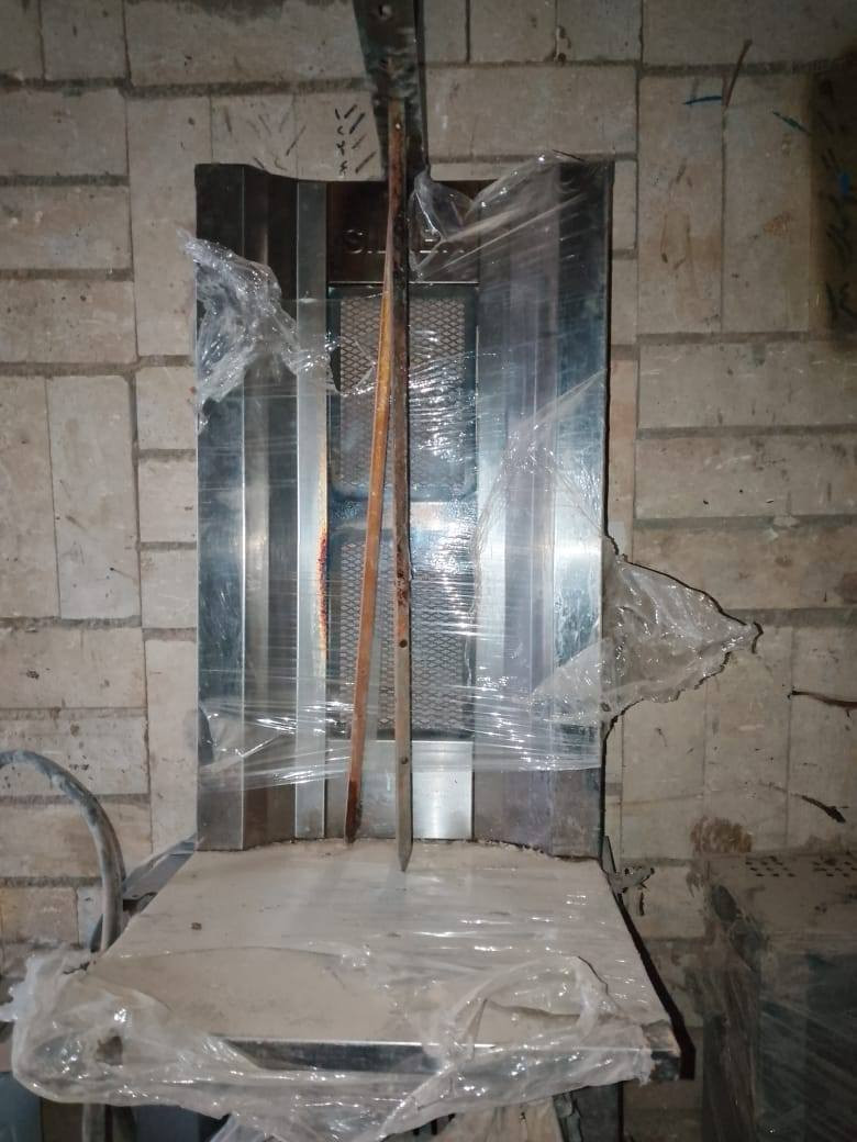 السلام عليكم  شوايات كص للبيع بعده جدد  🙂 3كبار وحده صغيره  
استفسار  تصل ع رقم ***********
