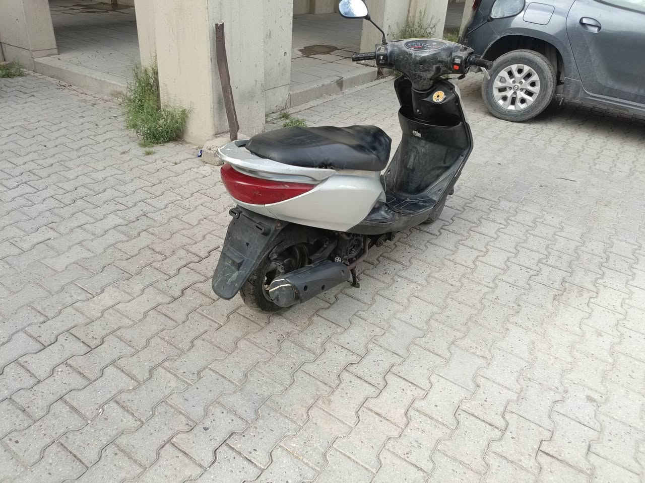 السلام عليكم دراجه بريز نظيفه اخت الرمبه جاهزه متصرف عليهه درهم محرك شادله طابوگه مال حاويه بيدي قبل 10ايام محرك جديد ناعم شلعه معدل سلف هندر كهربائيات لايت اشاير كلهه شغاله السعر 450 وبيهه مجال للشراي مكاني رحمانيه الجعيفر  ***********
