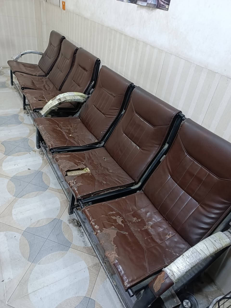 السلام عليكم اغراض مستعمله للبيع مرايات2 ويا كراسي2 وقنبات ورفوف وبخار وغراض نواعم الي يريد يراسلني او يخابرني ع ماسنجر اوعلى هذا الرقم ***********
