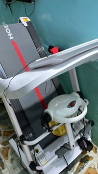 جهاز جري مستعمل إسم الجهاز House gym بعده جديد  مستخدم  كم مره لا اكثر...
