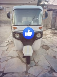 تكتك للبيع موديل 2022 مكاني بغداد رايدها ب 8 وبيها مجال قليل 077506063...