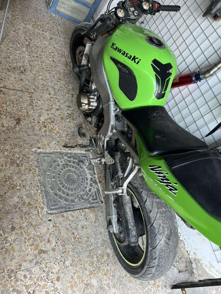 السلام عليكم كاوسكي موديل 2004 للبيع كوم حديد مكينته مجلبه السعر مليون وربع مكاني بغداد الحريه رقمي *********** ملاحظة الدراجه عله حطته ماكو غراضه
