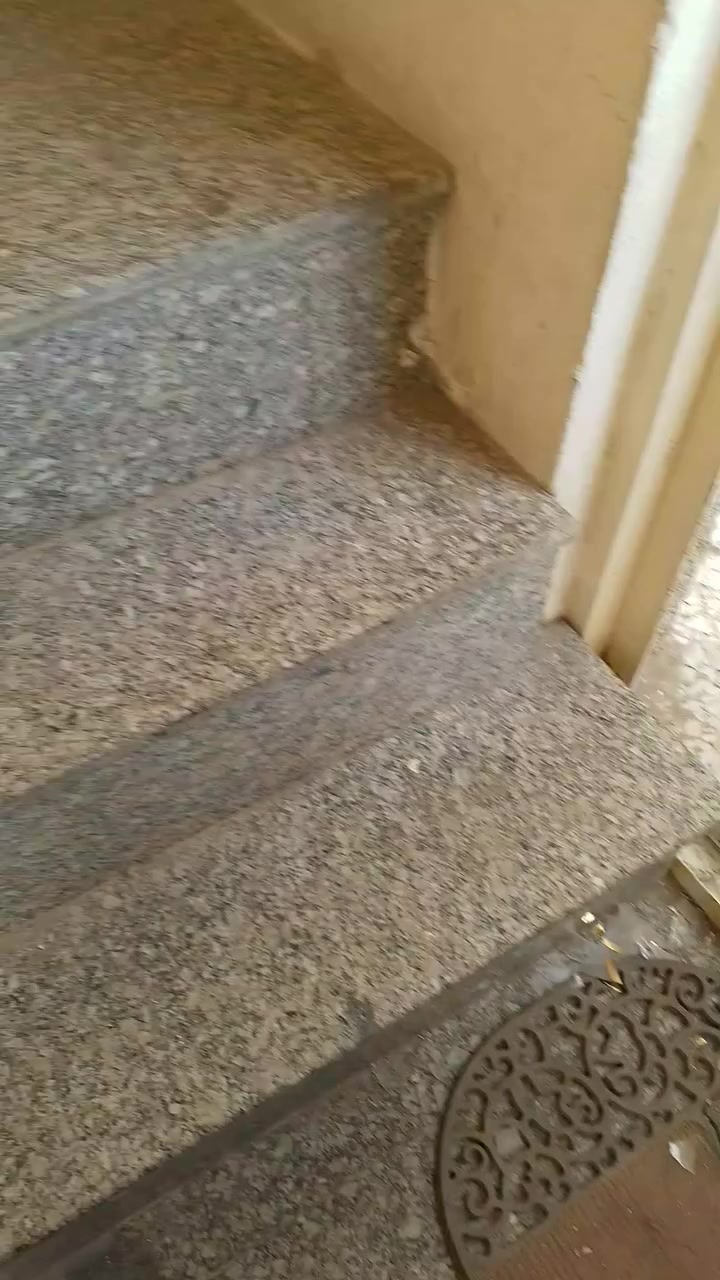 طابق اول للايجار مطلوب عائلة صغيرة المساحة 100 متر حي اور مقايل مركز القدس بالبنوك غرفتين نوم وصاله وحمام ومطبخ موبايل *********** السعر 650
