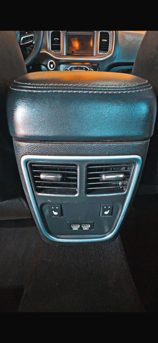 ارخص جارجر بالعراق كلهاا 2022 
180 ورقه قفل قفل 
خابر ما اجاوب خاص 
***********
جاملغ خلفي صبغ فقط والباب مبدل بلادي 
وحادث امريكا مرفقا بس بونيت مبدل بلادي ￼
