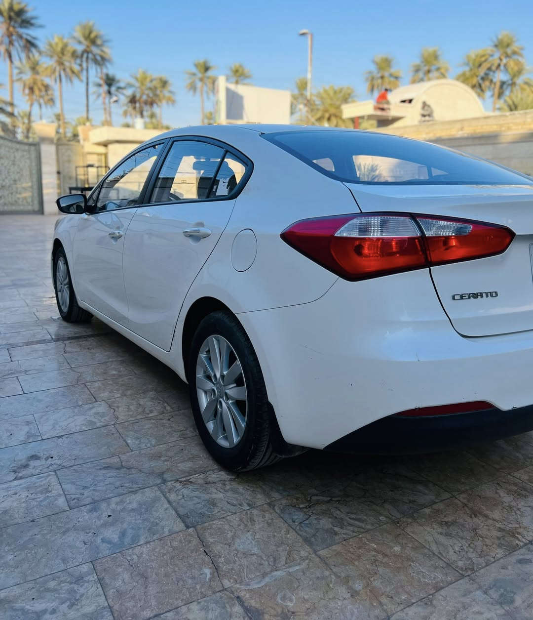 السلام عليكم 😎🔥💐 بيع فقط 
كيا سيراتو 2016 خليجي 
رقم بغداد سنويه ل 27 تحويل مباشر ب اسم المشتري 
كفاله عامه من الصبغ 
عداد المسافه 131 الف 
المواصفات 🔰📋 عاديه 
سويج رريمونت 
محرك 1.600 دوش 
شاشه 
كامره خلفيه 
تحكمات 
مري شفط + اشاره 
حاجب لد 

 📍 مكان السياره / بغداد الكاظميه 

📞 ***********

📞 ***********
