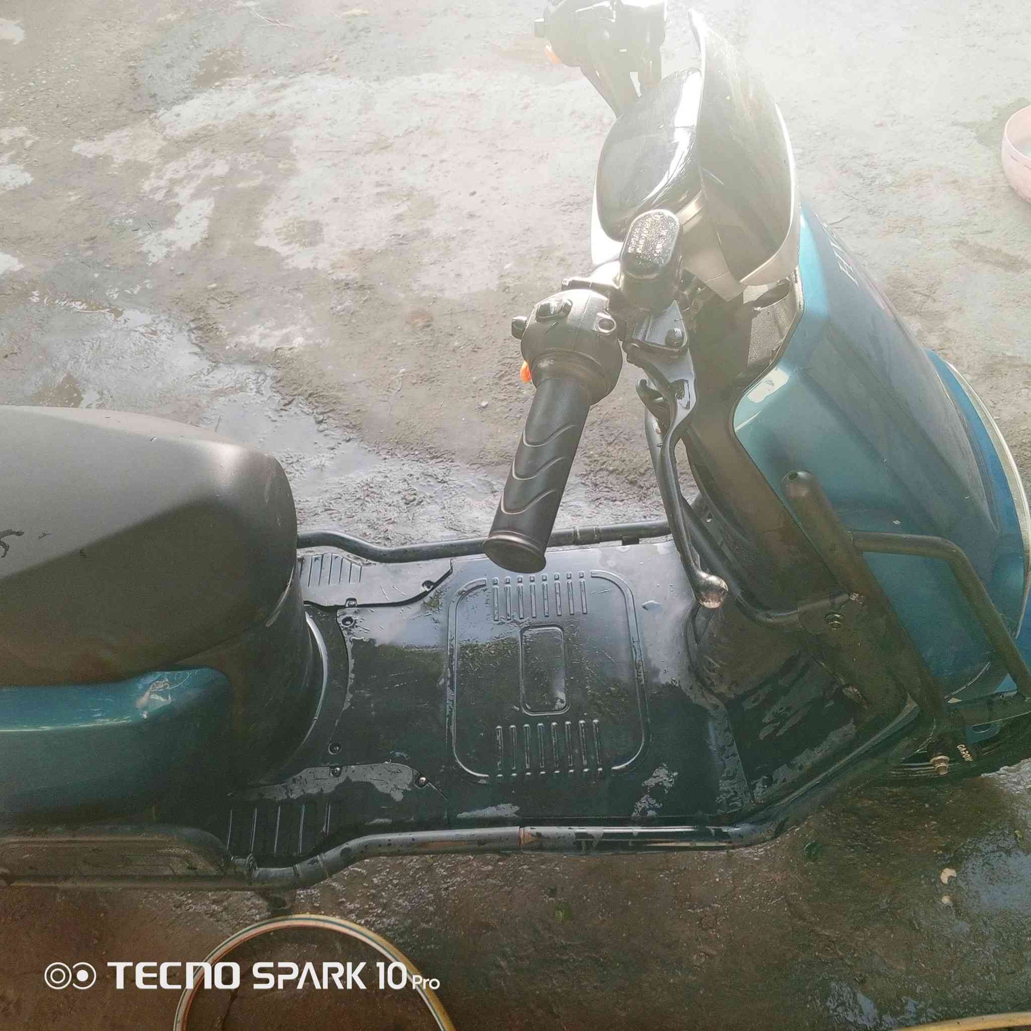 سلام عليكم دراجه شحن للبيع دراجه كلشي بيه نضيف نقصه باتري واحد ومو مكلف الله شاهد اخذته 2025 بيوم عشره محرم رايده 900 الف وبيه مجال حك تصليح لباتري رقمي ***********
