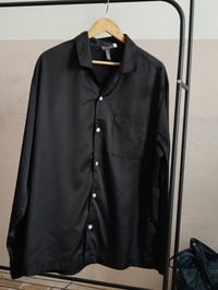 قميص أسود • ماركة H&M • مقاس XL