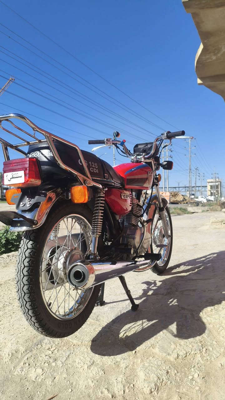 السلام عليكم شباب دراجه أربعه كير اوراق اسكنر امبدل ولفات دراجه مال جناي أمانا الله حلوه او نضيفه السعر 650 أو بيها مجال حك الجيه ***********
