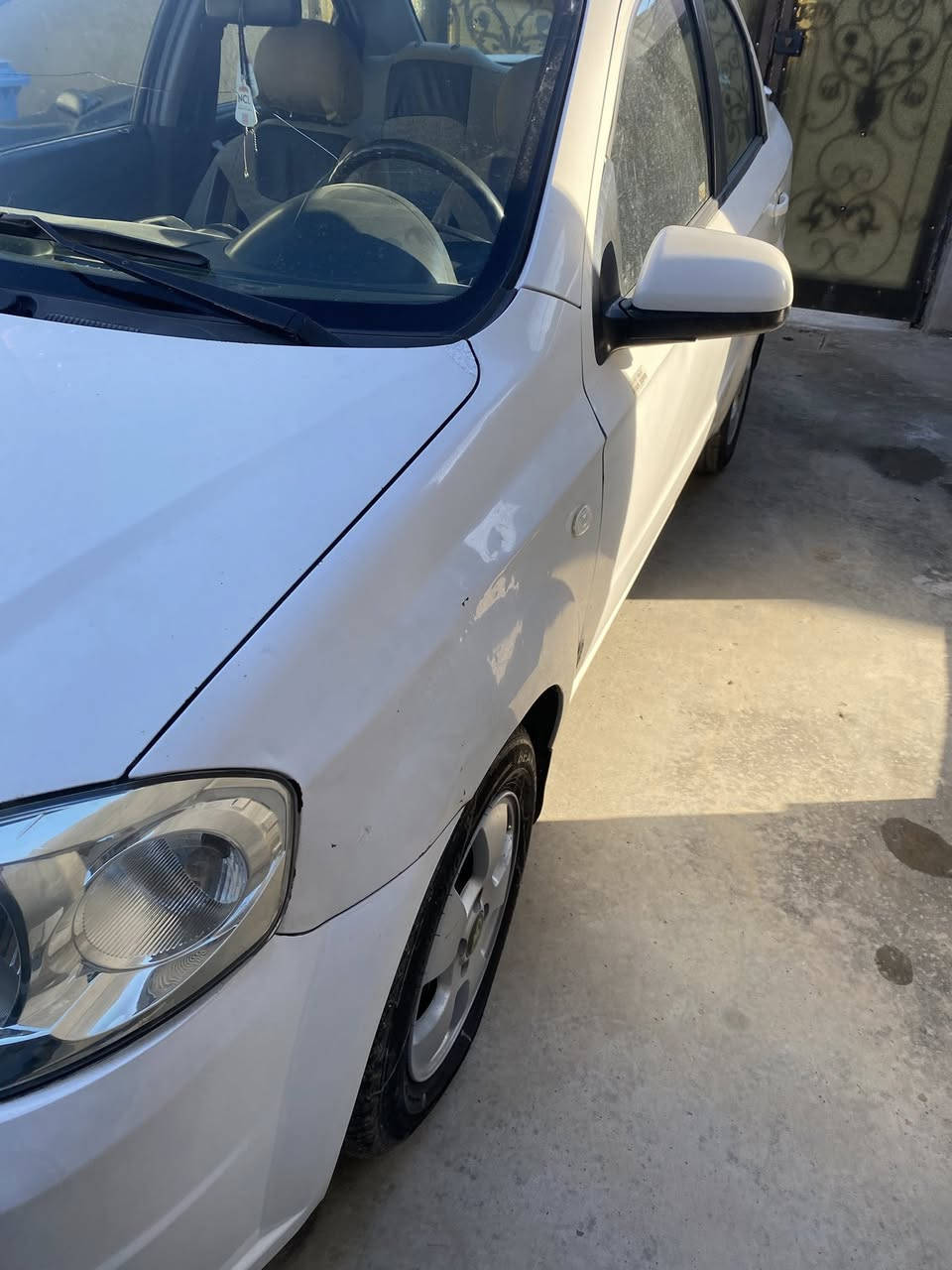 سلام عليكم
دايو أفيو للبيع رقم بغداد الجديد ب اسمي السياره 
بيها قطعتين جاملغ وباب بارد على كد شبر 
تايرات جدد اصلي 
كهربائيات كامله 
كير اوتو 
كفاله كير ومحرك السياره ناعمه 
موديل ٢٠٠٩ محرك ١٦٠٠ 
السعر 50 $ 
عنواني الدوره المهديه الثانيه 
رقم الهاتف ***********
