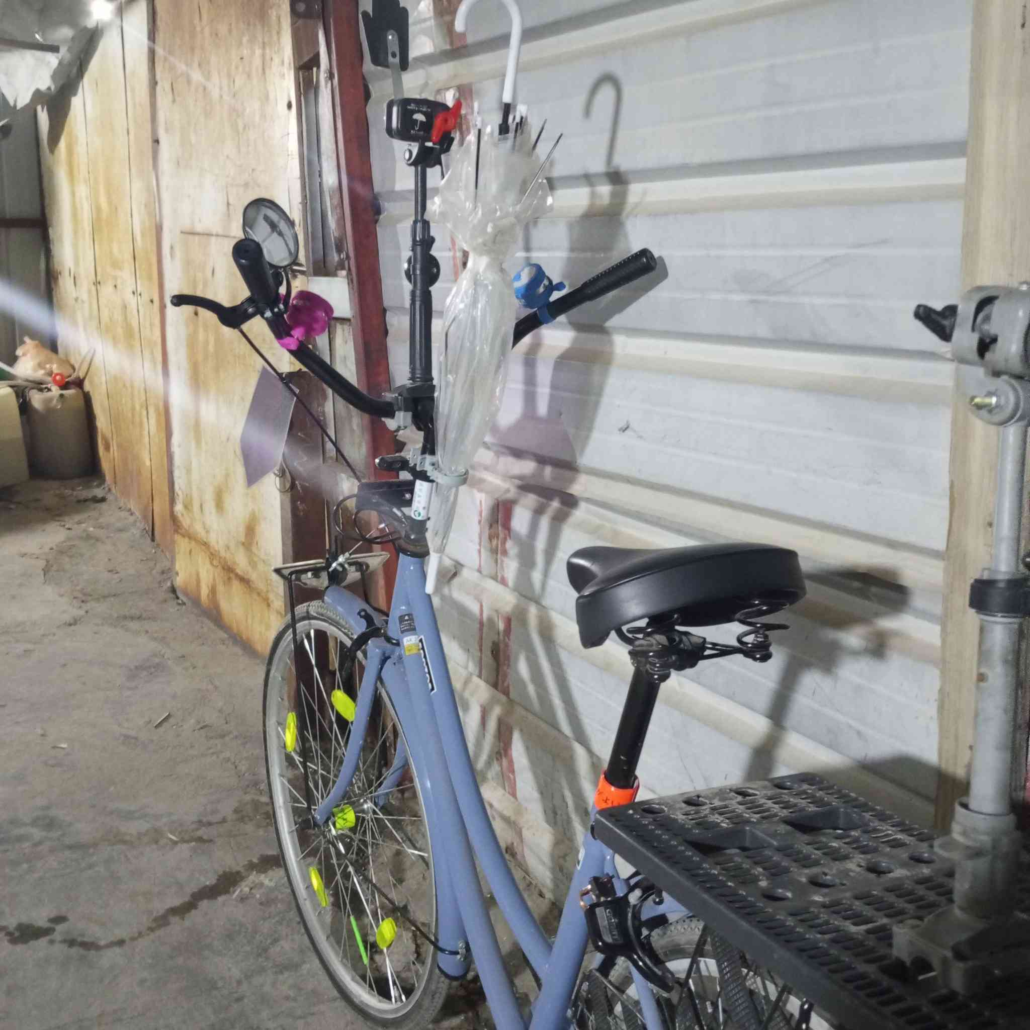 السلام عليكم بايسكل بناتي شركة سانتوس الفين وعشرين بايسكل نضيف ومكفول السعر 140 وبي  مجال حك الجية ويا غراض المكان بغداد الشعب الاستفسار ***********
