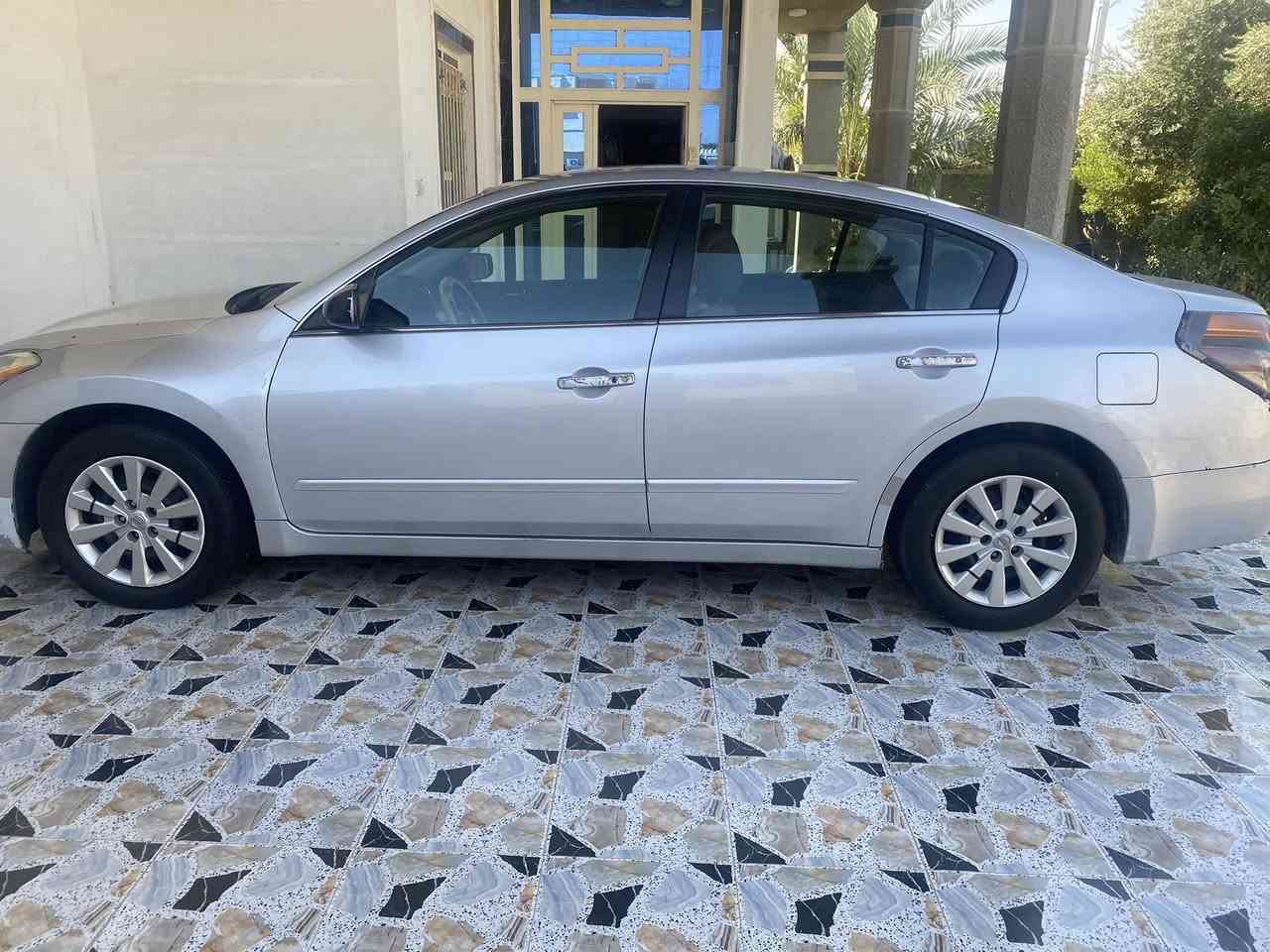 سلام عليكم عندي التيما 2011 امريكي رقم اربيل ضررها دعاميه وبنيد  سياره جاهزه خير من الله مكاني الرمادي 
***********
