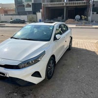 سيراتو موديل 2024مكينه 2000دوش بعده وكاله العداد 17فول مواصفات معروضه ...