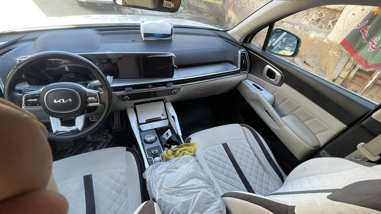 سورنتو ٢٤ .
محركه ٦ سلندر
مكفوله كفاله عامه 
السياره بسمنه 
موصفات السياره 
ويل ١٩ 
شاشه متصله 
كأمره 
حساسات 
كشنات كهرباء
شحن وايرلكس
وبعد مواصفات هواي 
سعر السياره ب٣٣٠ وبيه مجال قليل       
 
هاذه رقمي ***********
