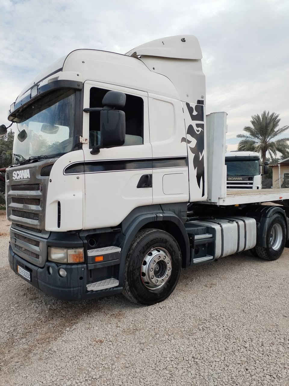 سكانيه للبيع ***********
*********** رأس وعربانه موديل 2006 كفاله عربانه مربوطه وراه مزوج بلادي علا 11 حموله 47 طن سنويه ل 30 ترقيم جديد محرك نجكسن كير ٣ب٣ لحله جبله
