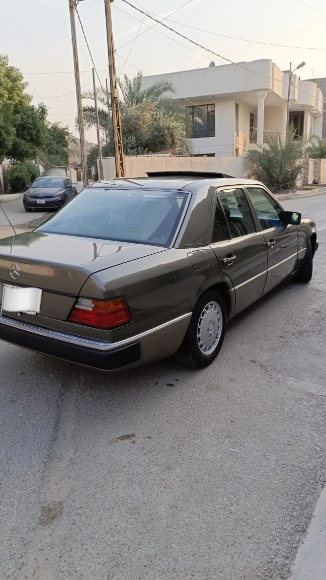 سلام عليكم
مرسيدس دب 
موديل 1990 كفالة عامة فقط صبغ جمالية 
قواعد دبلات شواصي مكفول
محرك بلادي قبق اسود
فتحة 
كشن كهرباء 
كهربائيات كلة شغال  
رقم بغداد ب اسمي تحويل مباشر
مكاني بغداد 
السعر 98 وبيهة مجال 
رقم الهاتف : ***********
