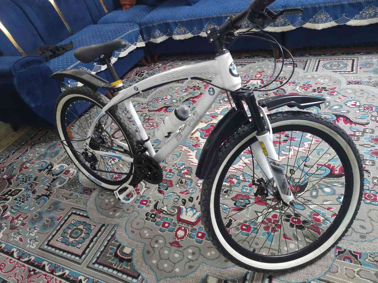 بايسكل BMW حجم 26.5
كير 7 نمرات 
شغال 100% اخو الجديد 
السعر 170 وبيه مجال حك الجيه
المكان بغداد مدينة الصدر الكيارة


**إذا كنت صاحب هذا الإعلان وتريد حذفه لأي سبب، رجاءا أرسل رسالة إلى الدعم الفني**