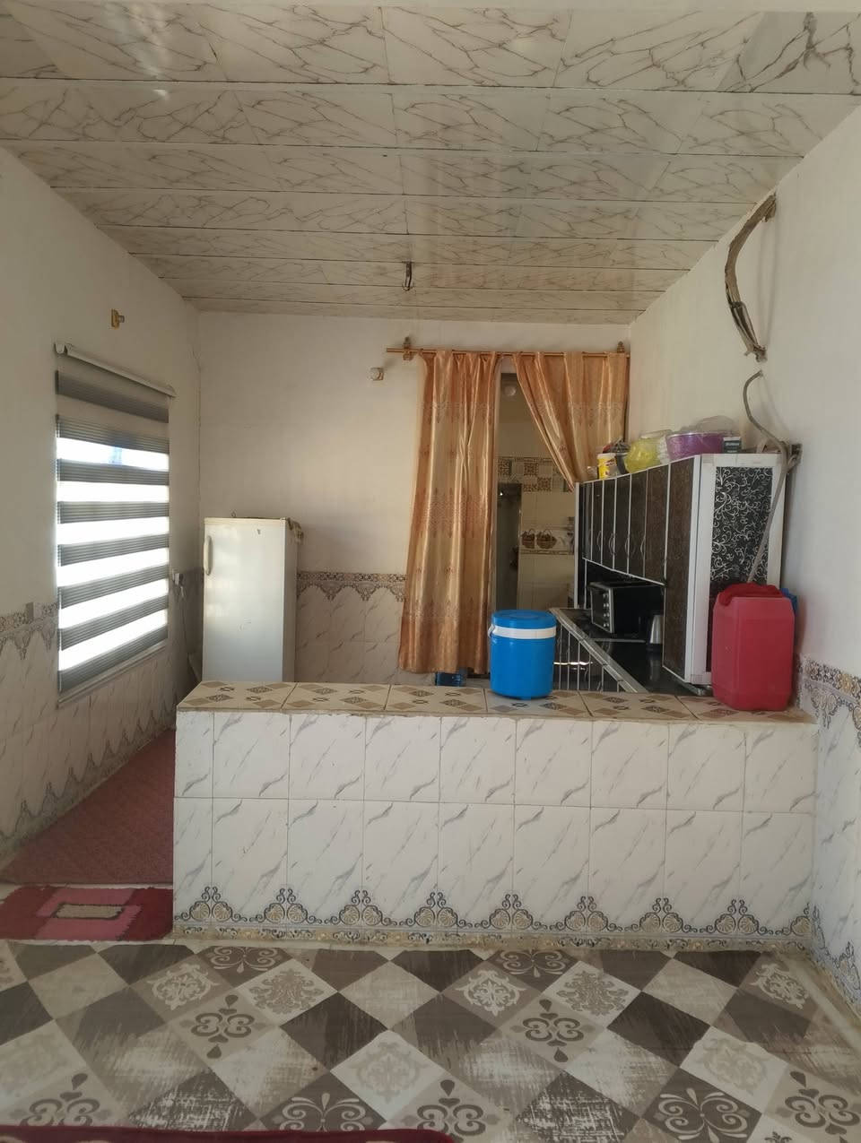 قطعه للبيع  مع بيت مساحه 270 قرب المعارض فرع سيد ***********
