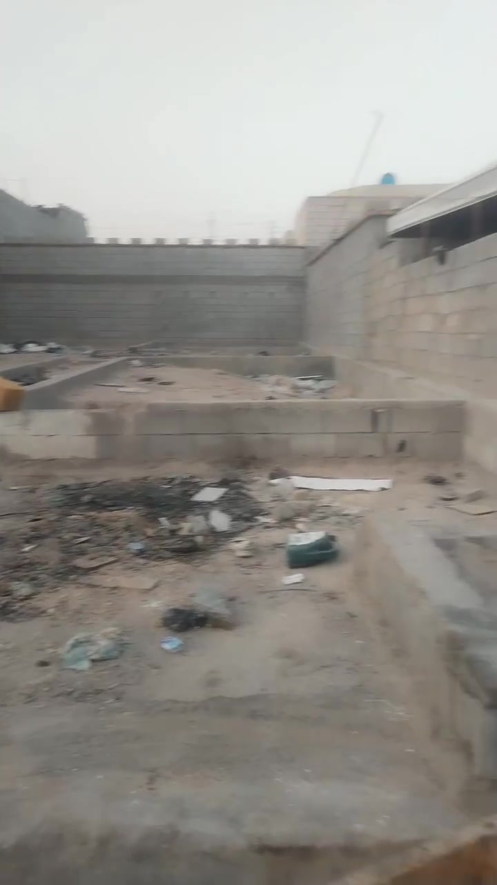 قطع البيع في البصره عويسان شارع القصور القطع200متر بلديه وقطع حلوه وباني بيه بتلوه *********** متواجد واتساب وسعره مناسب
