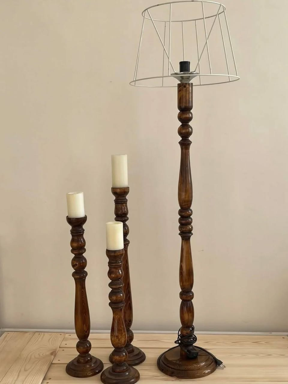 "فخامة الخشب الثقيل تلتقي بلمسة اليد المبدعة.. سيت ثلاثي يجمع بين دفء الشموع وأناقة الإضاءة، ليضيف لبيتك زاوية تنبض بالرقي." 

متوفر بثلاث الوان،  بني، بيجي، خام 
والابجوره متوفر بعده اشكال وطبعا الالوان تكون ع ذوقكم 

4 قطع خشب ثقيل فلور لامب وشمعدانات ثلاثي وتوصيل مجاني  كل هذا بسعر 140 الف كميه محدوده


**إذا كنت صاحب هذا الإعلان وتريد حذفه لأي سبب، رجاءا أرسل رسالة إلى الدعم الفني**