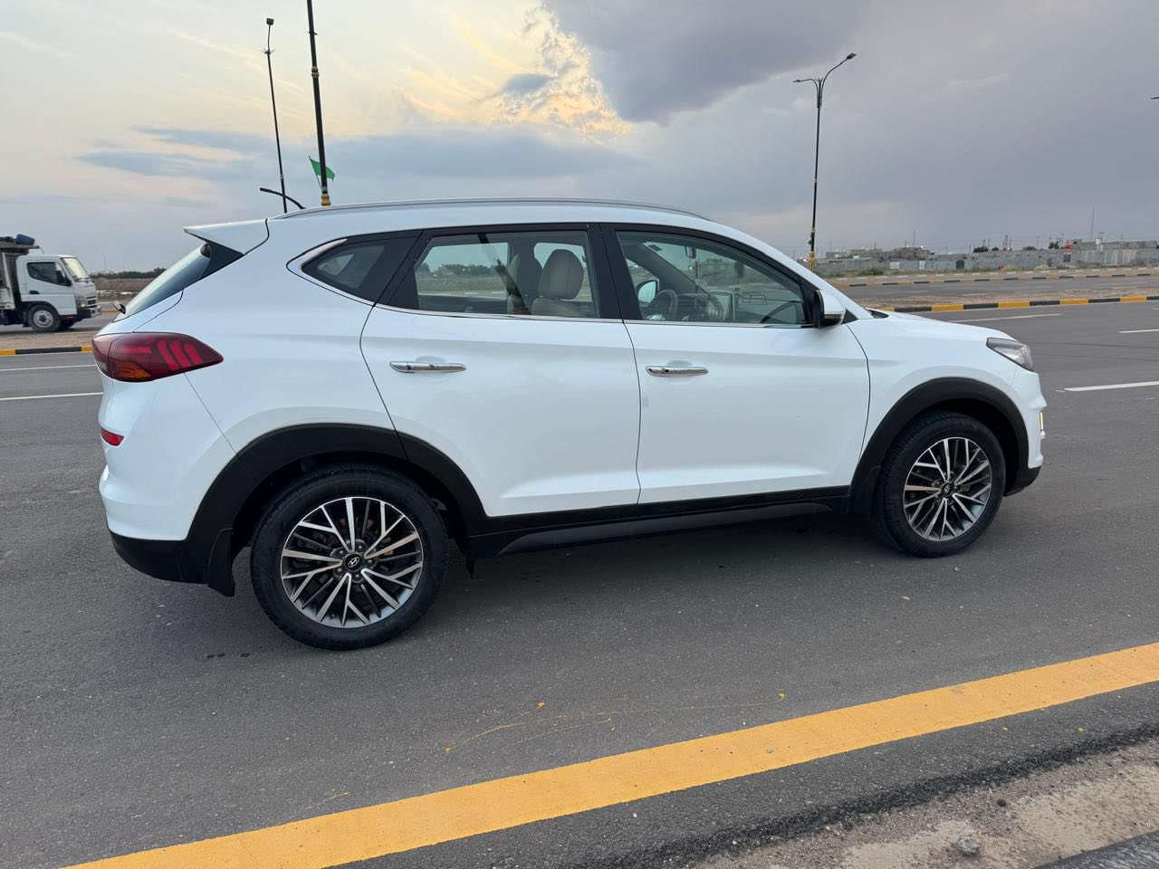 السلام عليكم
سياره توسان ٢٠١٩ بغداد فول مواصفات ما عدا البنراما. سياره كفاله عامه من تبديل وصبغ وضربه  تحويل ثاني يوم 
تخم تاير
كشن جلد ابلاد
كشن كربلائي
اشاير بالمري
٣ منافذ شحن 
شحن وايرلس
كشاف جانبي  
٥ عدسات 
حساس امامي خلفي 
كامره امامي خلفي
ابواب ترحيب 
ترحيب  بالمري
شاشه كبيره ابلادي 
تبريد ٢قطع
وبعد بيها مواصفات 
ماشيه ١٣٦
الاتصال على الارقام *********** — ***********
