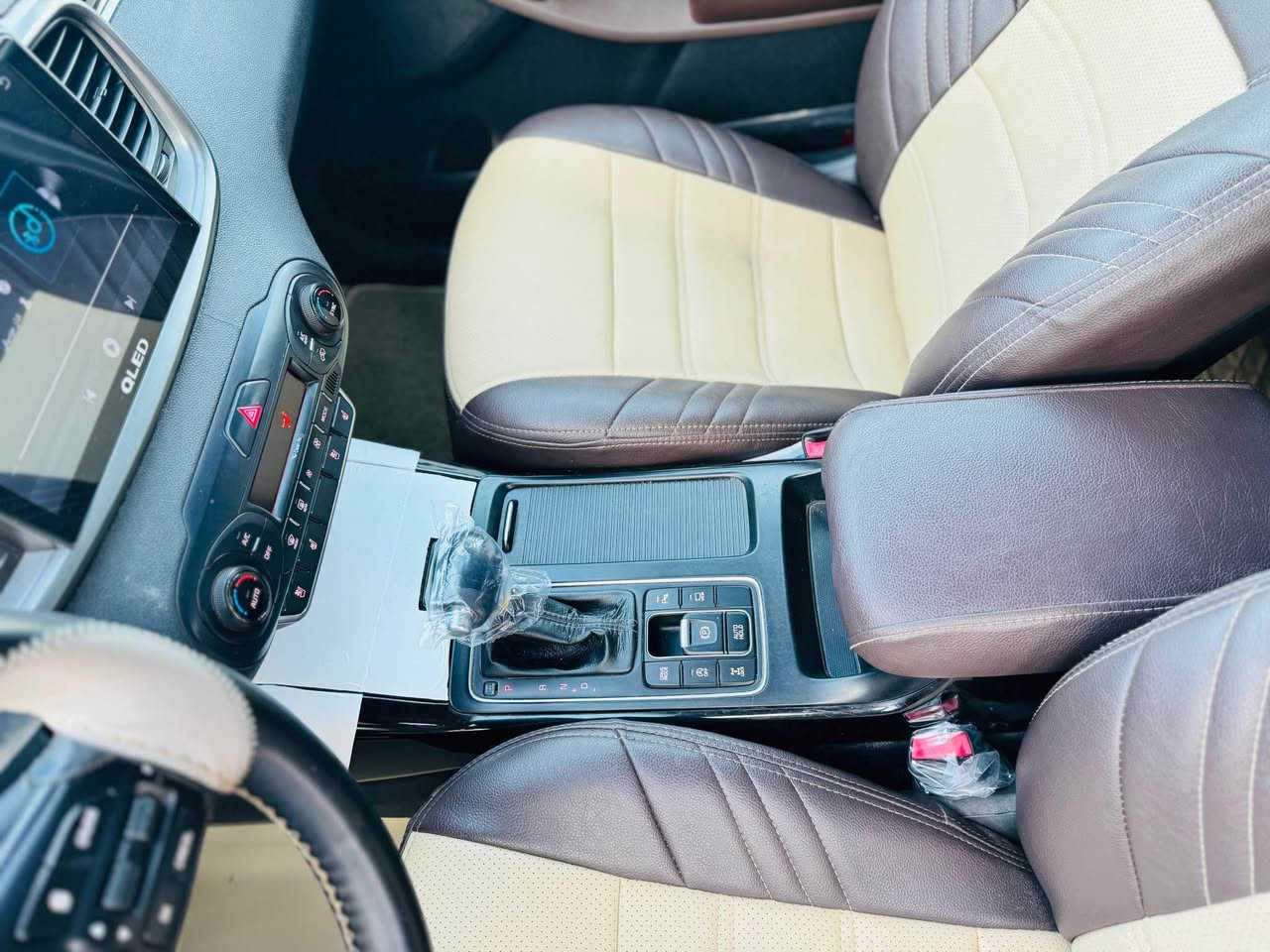 السلام عليكم ورحمة الله وبركاته 
كيا سورنتو 2016 سياره عل وضع شركه ستخدام شخصي حيل نضيفه فول موصفات ما عدا بنراما سايد بريك دكمه رادرات بصمه أبواب بصمه تشغيل أناره ترحيب سورنتو أشاره بمري  5 ويل كب 7 راكب 3 قطع تبريد 6 سلندر حساسات  امامي جانبي حاجب بوجكتوات زينون مرايات شفط بردات سلايت كشنات جلد قرميطي كشن حراري جنطه كهربائيه كامره امامي خلفي زراك لايت سياره جاهزه مكينه كير حداديه تبريد عل وضع شركه  سياره مال جناي رقم ذي قار سنويه جديده تحويل مباشر  سياره مكفوله من الفتح والتبديل والضربه فقط طرف الباب بيه صبغ بصيط فقط  حته الدعاميات مكفولات شرط الفحص مكان سياره مركز الناصريه قرب مركز شرطه الفداء سعر 198 مجال بصيط اتصال *********** ناصرية, ذي قار
