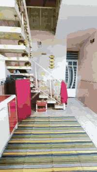 السلام عليكم 🏠يوجد بيت لبيع كميره قرب جامع ابو الزهراء مساحته 70متر طابقين مدخلين البيت ثلاث غرف نوم سعره مناسب جداً 65مليون الاستفسار 📞 ***********
