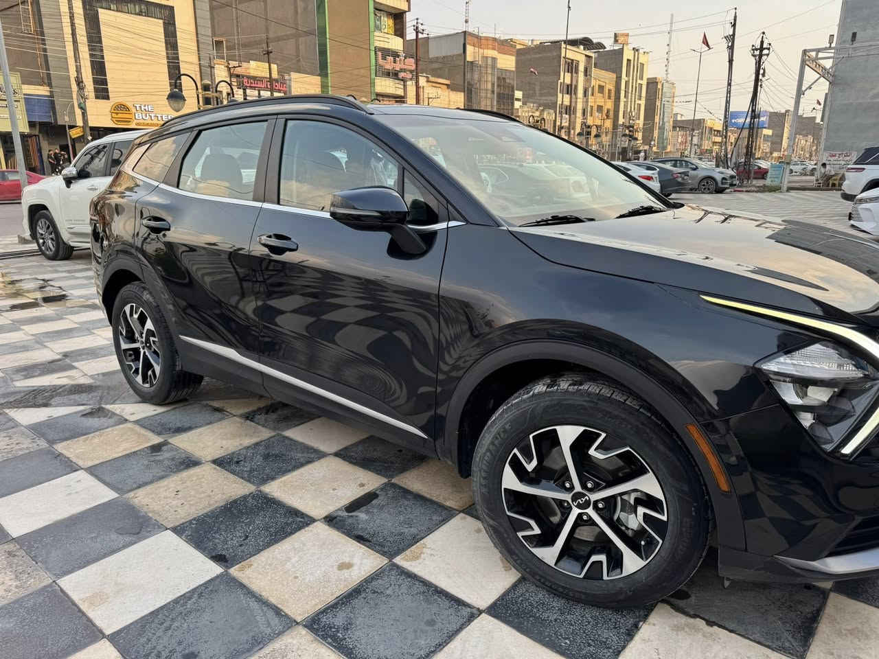 سبورتج موديل 2023 السياره ماشيه 42 هايبرد حادثها باب الصندوق شي بسيط وشرط الفحص
فول الفول تحكم كامرات   فتحت سقف على الكامل  بصمه كل الموصفات موجدا بيها تحكم ذاتي 
السعر 190 مجال بسيط 
*********** 
بغداد الكرخ
