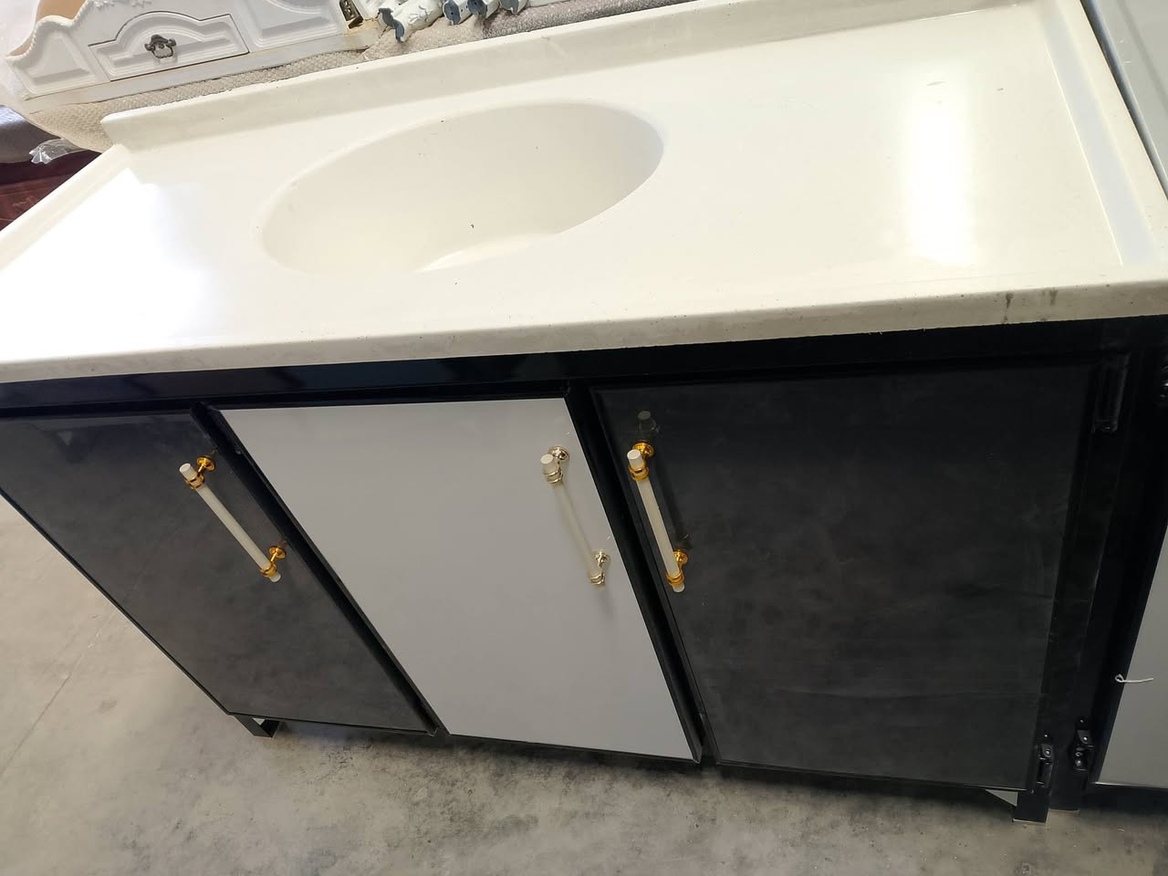 متوفر سنكات جديده مرمر متره ونص ومتره واتلاثين ويرهم مراوس القديم مع الفرق العنوان واسط قضاء الصويره شارع العام قرب محطة ام وليد السايد الرايح البغداد للتواصل ***********/مجمع الشمال
